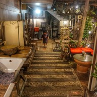 บรรยากาศ Little Black Cafe บางแสน