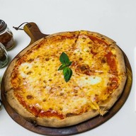 La Piazza Italian Restaurant & Pizzeria