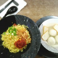 เมนูของร้าน อื้อสิงคโปร์ ลูกชิ้นปลา Foodville Central Eastville