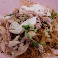 ก๋วยเตี๋ยวไก่มะระน้าสา สน.ทองหล่อ