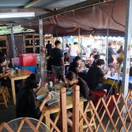 ก๋วยเตี๋ยวไก่มะระน้าสา สน.ทองหล่อ