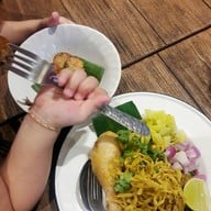 พาอองตองมากินร้านอองตอง