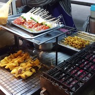 ลูกชิ้นทอดปลาหมึกย่าง BBQ