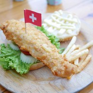 สเต็กฮัทตาป๋วย & เลอปลาแดก