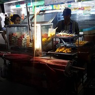 ลูกชิ้นทอดปลาหมึกย่าง BBQ