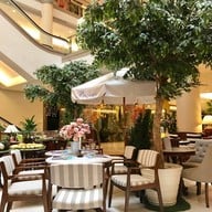 บรรยากาศ Provence Cafe Peninsula Plaza
