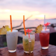 Banana Sunset Bar & Bungalow
