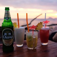 Banana Sunset Bar & Bungalow