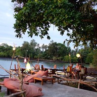 Banana Sunset Bar & Bungalow