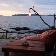Banana Sunset Bar & Bungalow