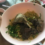ก๋วยเตี๋ยวเป็ดตุ๋นเจ๊ไฝ