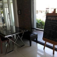 Eat Me Bakery โฮมการ์เด้นวิลล์