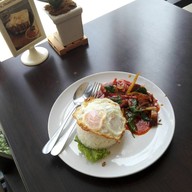 Eat Me Bakery โฮมการ์เด้นวิลล์