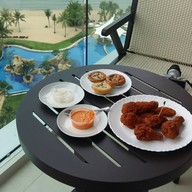 Pie Face เอ็มควอเทียร์