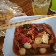 เมนูของร้าน ป้าแป้งเย็นตาโฟประตูชัย กาดนำ้ทอง