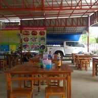 หน้าร้าน ป้าแป้งเย็นตาโฟประตูชัย กาดนำ้ทอง