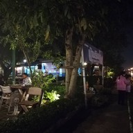 หน้าร้าน บ้านริมน้ำ