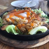 เมนูของร้าน ก๋วยเตี๋ยวคั่วไก่ไฮบริด