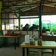 โกเนี๊ยบ ก๋วยเตี๋ยวต้มยำไข่มะตูม