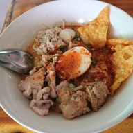 เมนูของร้าน ก๋วยเตี๋ยวห้อยไข่(แยกแสงดาว)