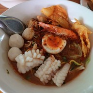 เมนูของร้าน ก๋วยเตี๋ยวห้อยไข่(แยกแสงดาว)