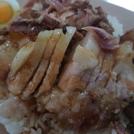 เมนูของร้าน ข้าวหมูแดงชินกิจ เขต 8 ตลาดนัดยรรยง