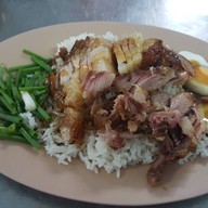 เมนูของร้าน ข้าวหมูแดงชินกิจ เขต 8 ตลาดนัดยรรยง