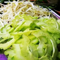 เมนูของร้าน แป๊ะก๋วยเตี๋ยวไก่มะระลงเรือ