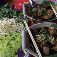 เมนูของร้าน แป๊ะก๋วยเตี๋ยวไก่มะระลงเรือ