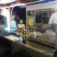 หน้าร้าน แป๊ะก๋วยเตี๋ยวไก่มะระลงเรือ