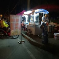 หน้าร้าน แป๊ะก๋วยเตี๋ยวไก่มะระลงเรือ