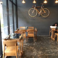 บรรยากาศ La Pause Cafe