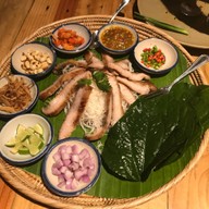 เมนูของร้าน Thai Niyom Cuisine มหาทุนพลาซ่า