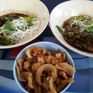 เมนูของร้าน ป.ประทีป ก๋วยเตี๋ยวเรือรสเด็ด พิษณุโลก สาขาพิษณุโลก