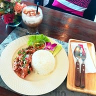 Fall In Love Cafe สุขุมวิท 101/1