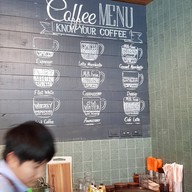 Wawee Bistro By Mama's Kitchen ท่ากระดาษริมเหมือง