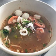 เมนูของร้าน ก๋วยเตี๋ยวชักธง (ดู๋ดี๋) แสนภูดาษ