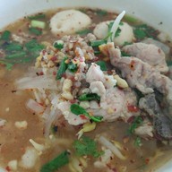 โกเนี๊ยบ ก๋วยเตี๋ยวต้มยำไข่มะตูม