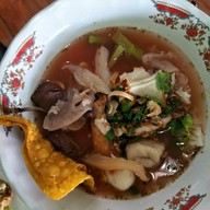 เจ๊เอื้อง ก๋วยเตี๋ยวหมูบ้านบึง