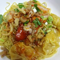 เมนูของร้าน บะหมี่เกี๊ยวกวางตุ้งหมูแดงสมศักดิ์ บางหว้า (เจ้าเก่า)