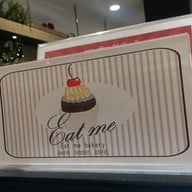 Eat Me Bakery The Mall Korat เดอะมอลล์ นครราชสีมา ชั้น 1หลังน้ำตกหน้าลิฟท์ก่อนถึงศูนย์อาหาร