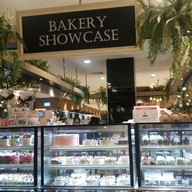 Eat Me Bakery The Mall Korat เดอะมอลล์ นครราชสีมา ชั้น 1หลังน้ำตกหน้าลิฟท์ก่อนถึงศูนย์อาหาร