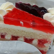 Eat Me Bakery The Mall Korat เดอะมอลล์ นครราชสีมา ชั้น 1หลังน้ำตกหน้าลิฟท์ก่อนถึงศูนย์อาหาร