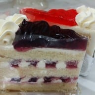 Eat Me Bakery The Mall Korat เดอะมอลล์ นครราชสีมา ชั้น 1หลังน้ำตกหน้าลิฟท์ก่อนถึงศูนย์อาหาร