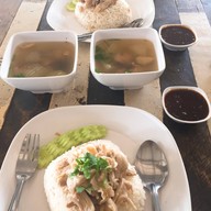 บ้านสวน ขนมจีน - ตำแคปหมู