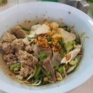 เมนูของร้าน ก๋วยเตี๋ยวแสนสุขแฮปปี้แลนด์
