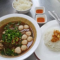 เอี่ยวเฮง ซุปเปอร์หมูตุ๋นหม้อไฟ