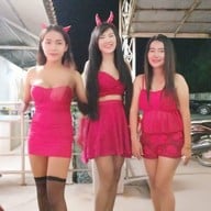 เพชรน้ำหนึ่ง คาเฟ่