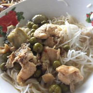 ก๋วยเตี๋ยวหมูริมคลอง ป้าพิศ  ศาลากลาง