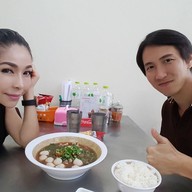 เอี่ยวเฮง ซุปเปอร์หมูตุ๋นหม้อไฟ